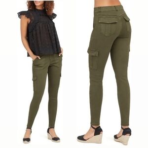 SPANX Stretch Twill Skinny Ankle Cargo Pants Size Medium Pull On Flattering Fit